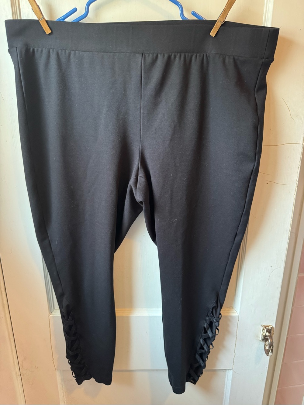 Torrid Size 3 Black Criss Cross Lace-Up Hem Cropped Leggings Plus Size